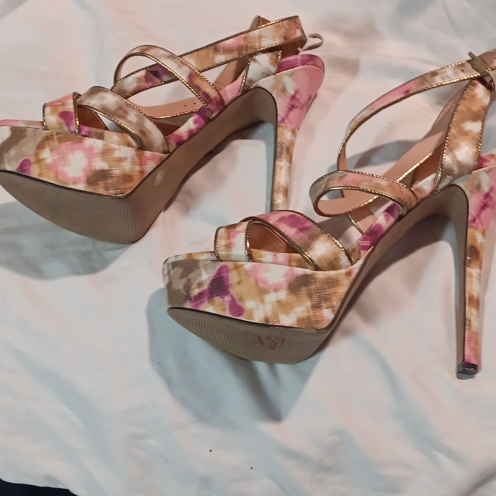 Jessica Simpson flowers heels / pumps